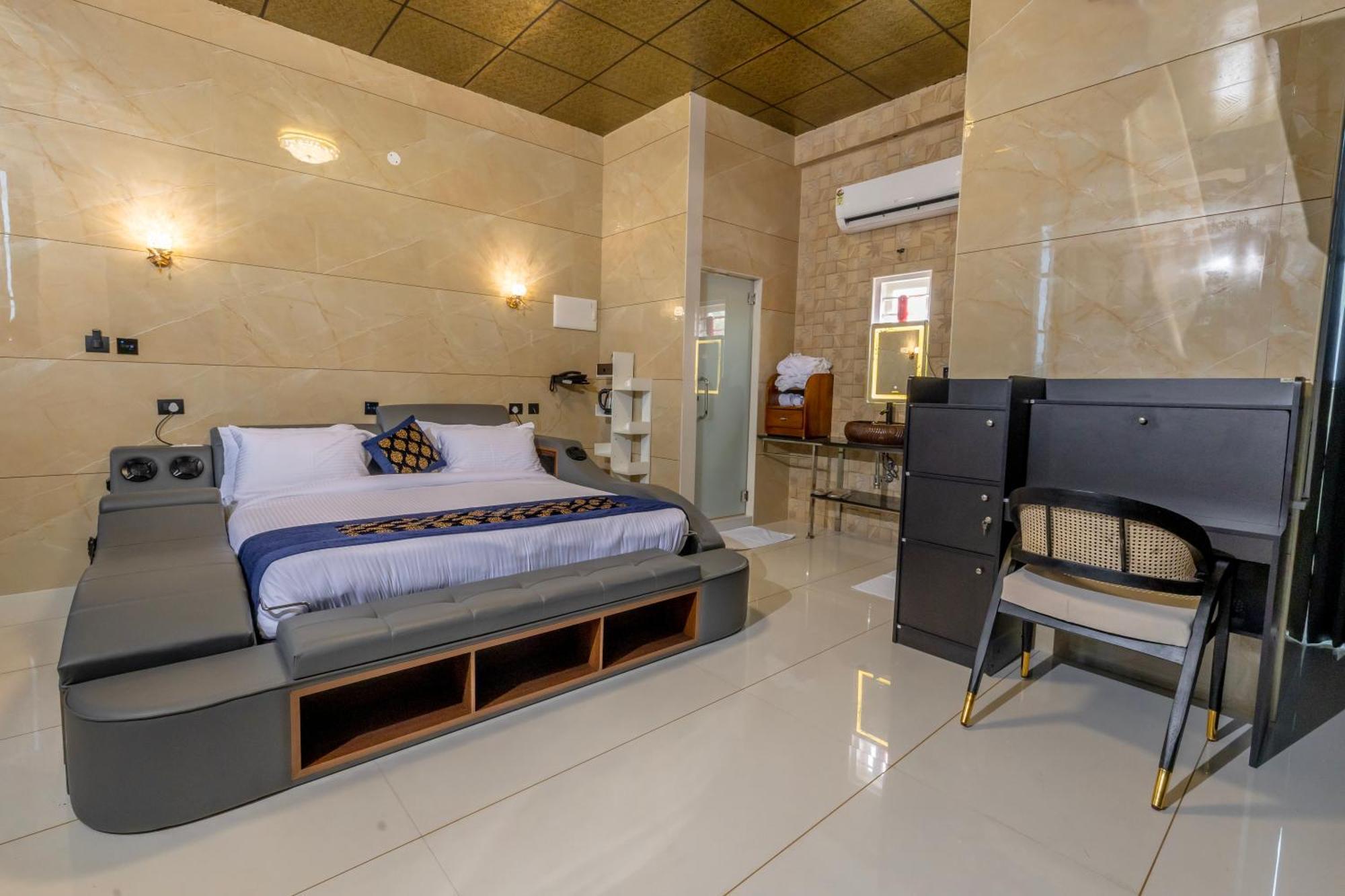 Willington & Harbour View Residency Hotell Kochi Exteriör bild
