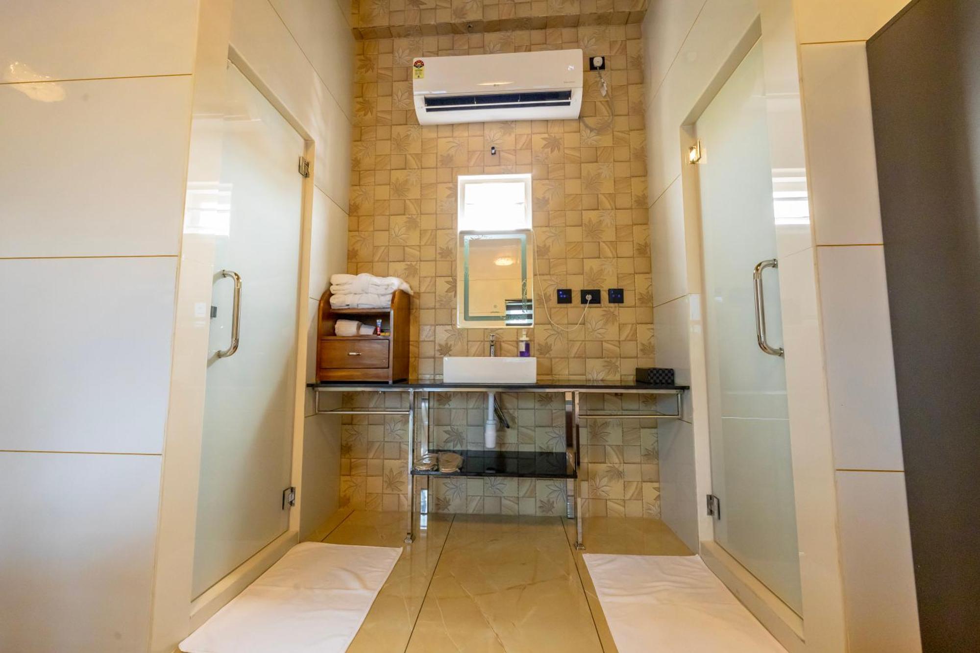 Willington & Harbour View Residency Hotell Kochi Exteriör bild